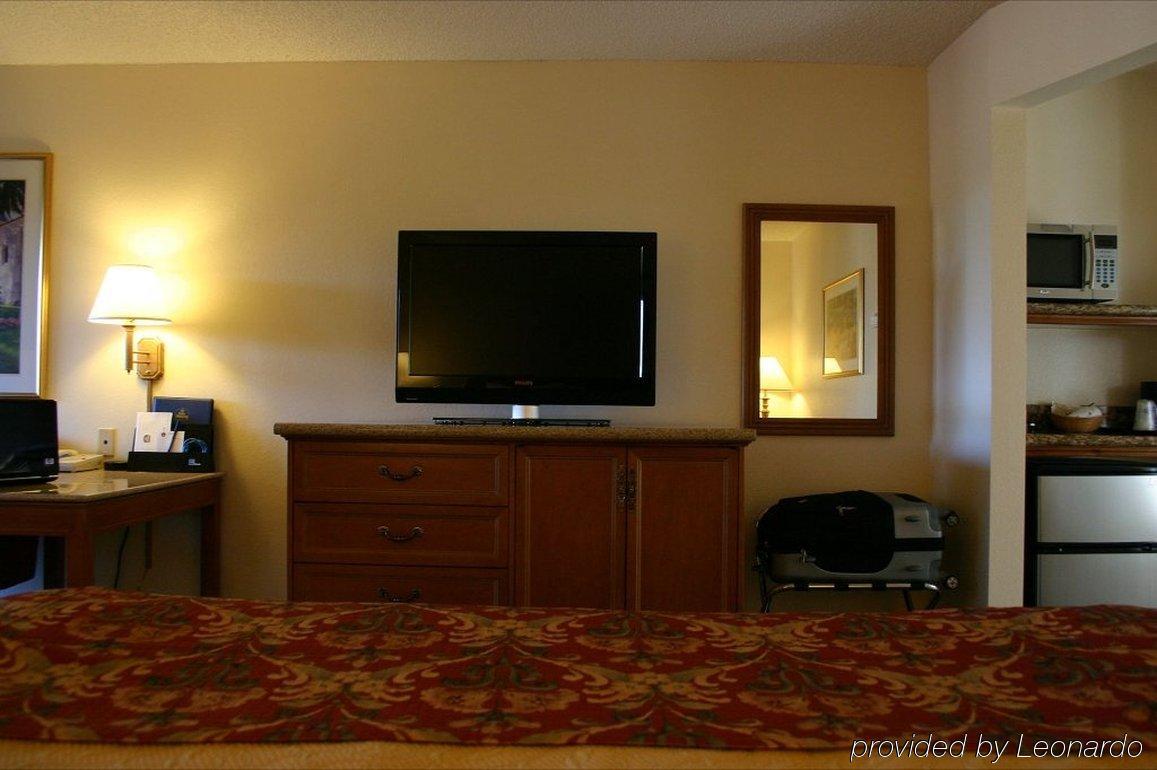 Best Western Plus A Wayfarer'S Inn & Suites Kingman Room photo